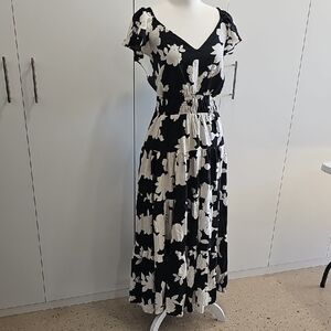 Rachel Zoe Black and White Floral V-Neck Maxi Dress
